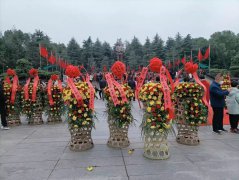 世界华人联合总会姜琳主席前往韶山纪念毛主席诞辰